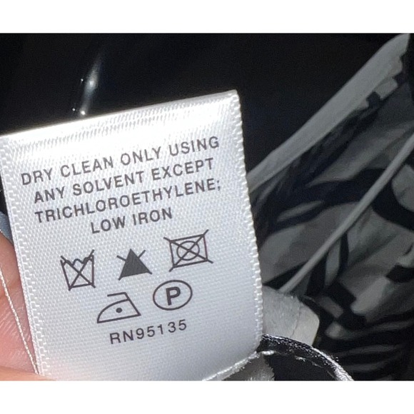 Elegant Lafayette 148 Zebra-Print Silk Shari Top - Minimalist Short Sleeve,sz 14 - Picture 8 of 8